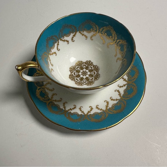 Aynsley Elegant Teacup and Saucer Set with Gold Accents - Picture 1 of 7